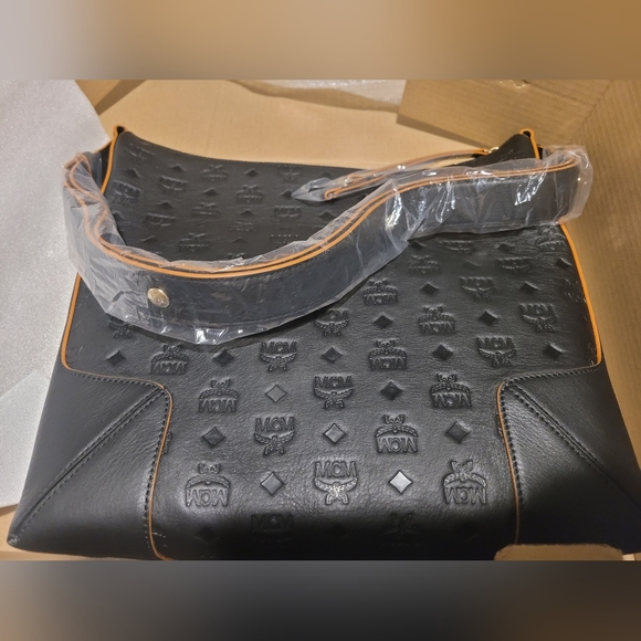 MCMKlara Large Monogram Hobo Bag - Picture 4 of 5